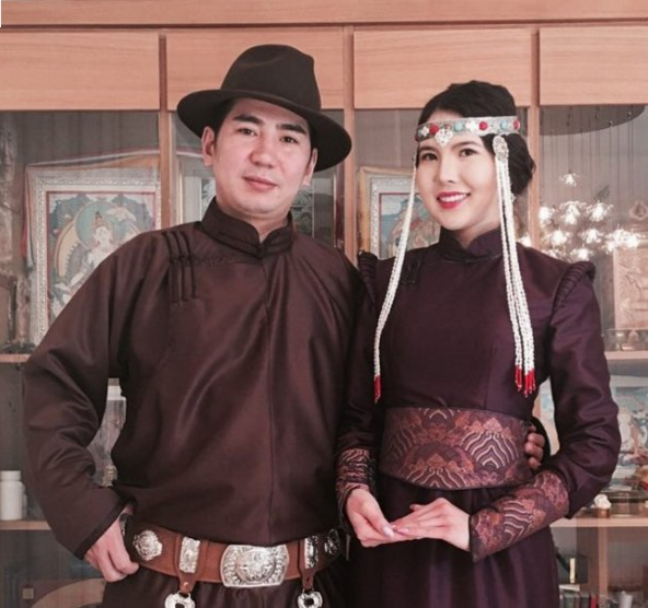 Олны танил хосуудын сар шинийн “ижил гоёл”